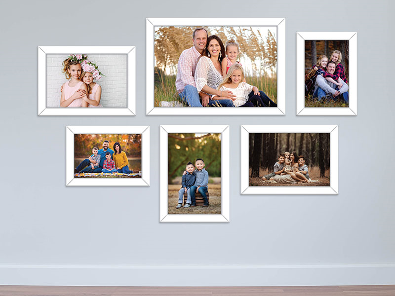 Treo ảnh gia đình: Bức ảnh gia đình là bức tranh gợi nhớ tình cảm thân thương giữa các thành viên trong gia đình. Hãy treo bức ảnh này để gợi nhớ lại những kỷ niệm tuyệt vời của gia đình bạn cũng như đem lại cho các thành viên trong gia đình cảm giác ấm áp và sum vầy.