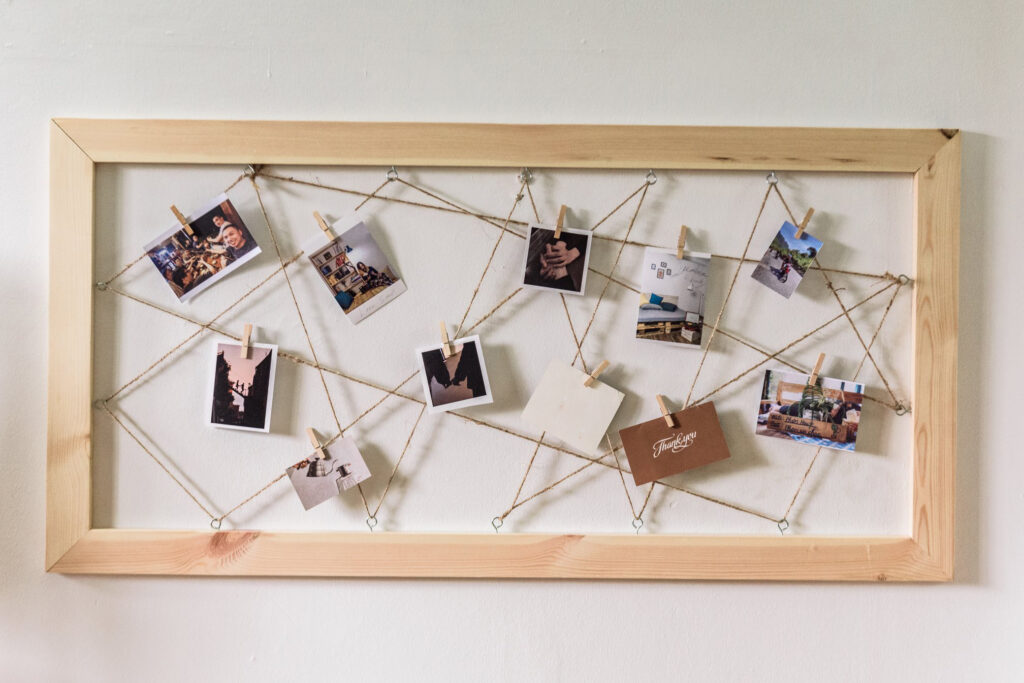 10+ Cách treo ảnh bằng dây thừng và kẹp gỗ CỰC HAY