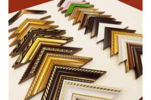 Chất liệu làm khung tranh có mấy loại