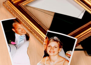 Vỡ khung ảnh cưới có sao không